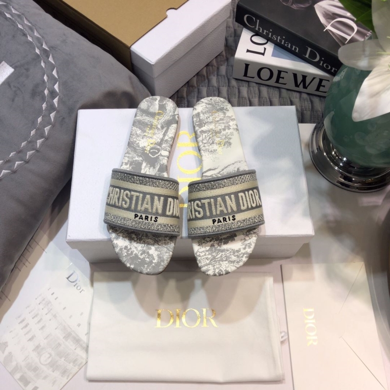 ch**an D*or slippers
